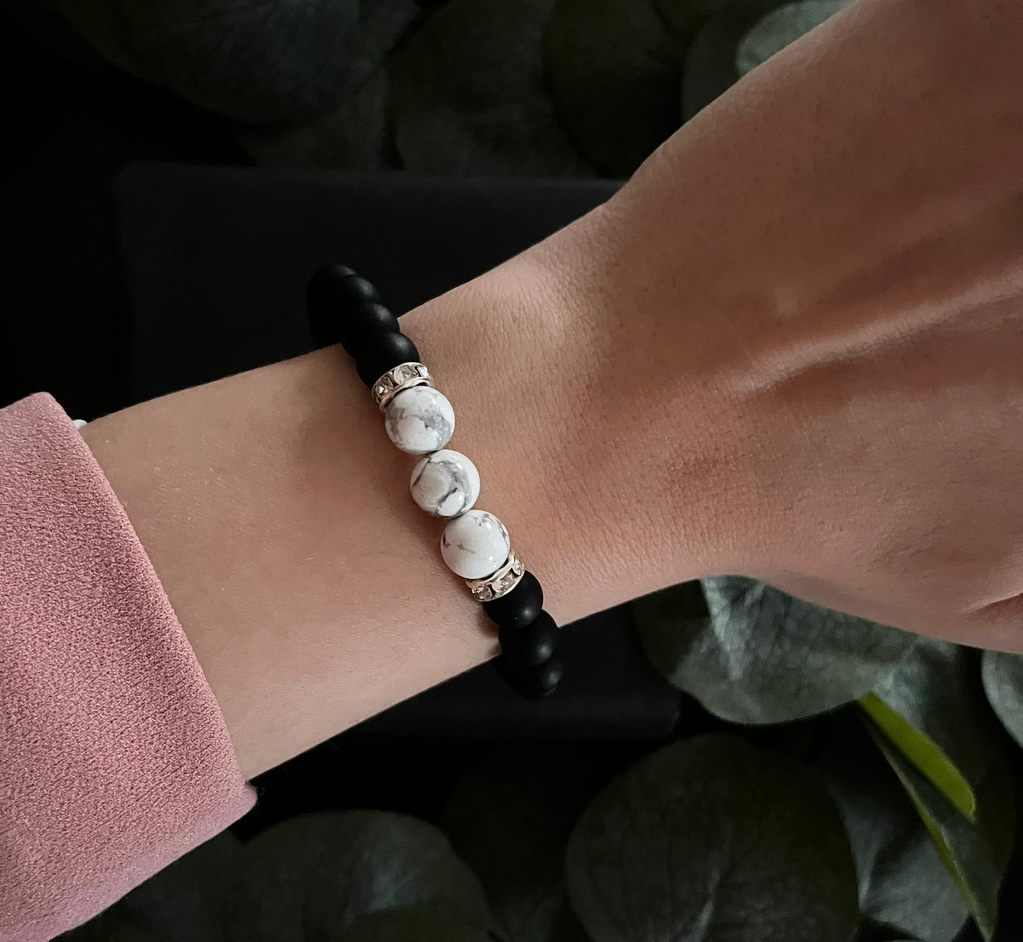 Howlith & Obsidian Armband in MATT